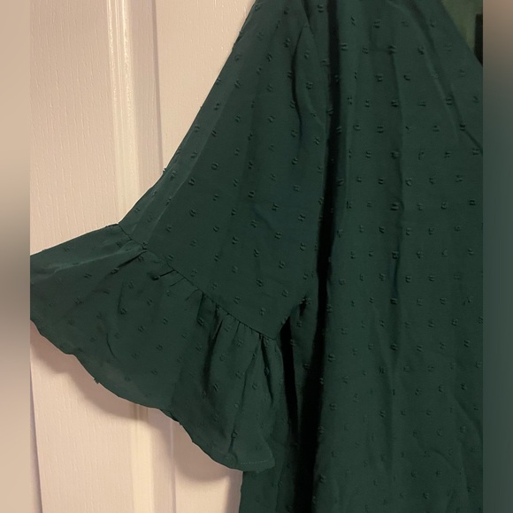 Green V-Neck Short Sleeve Dress - Picture 2 of 3